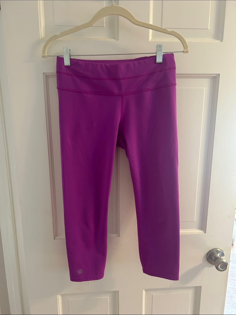 Athleta Magenta Capri Leggings